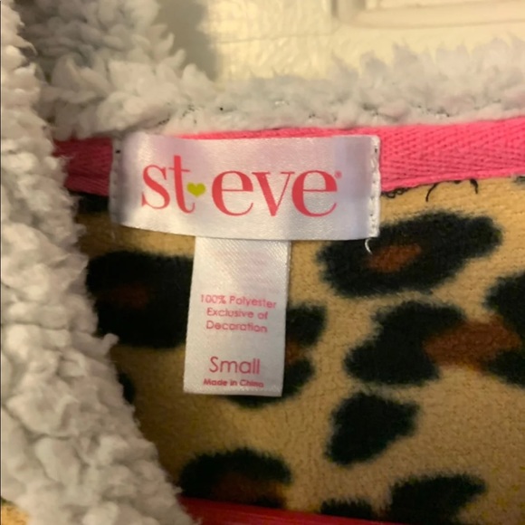 Small Leopard Onesie 🐆🖤 - Picture 3 of 4